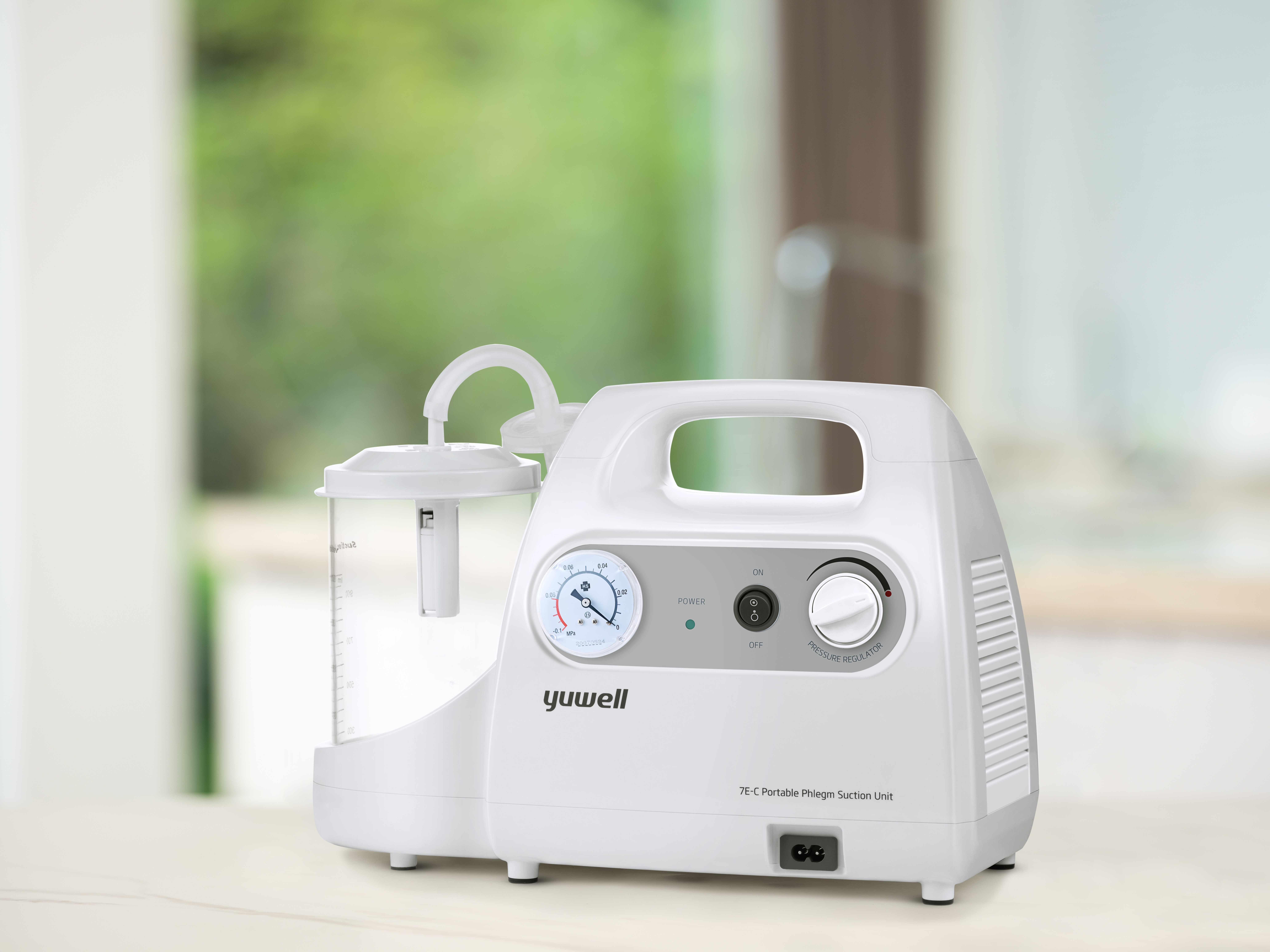 Elektryczny ssak przenośny 7E-C Elektryczny ssak przenośny 7E-C